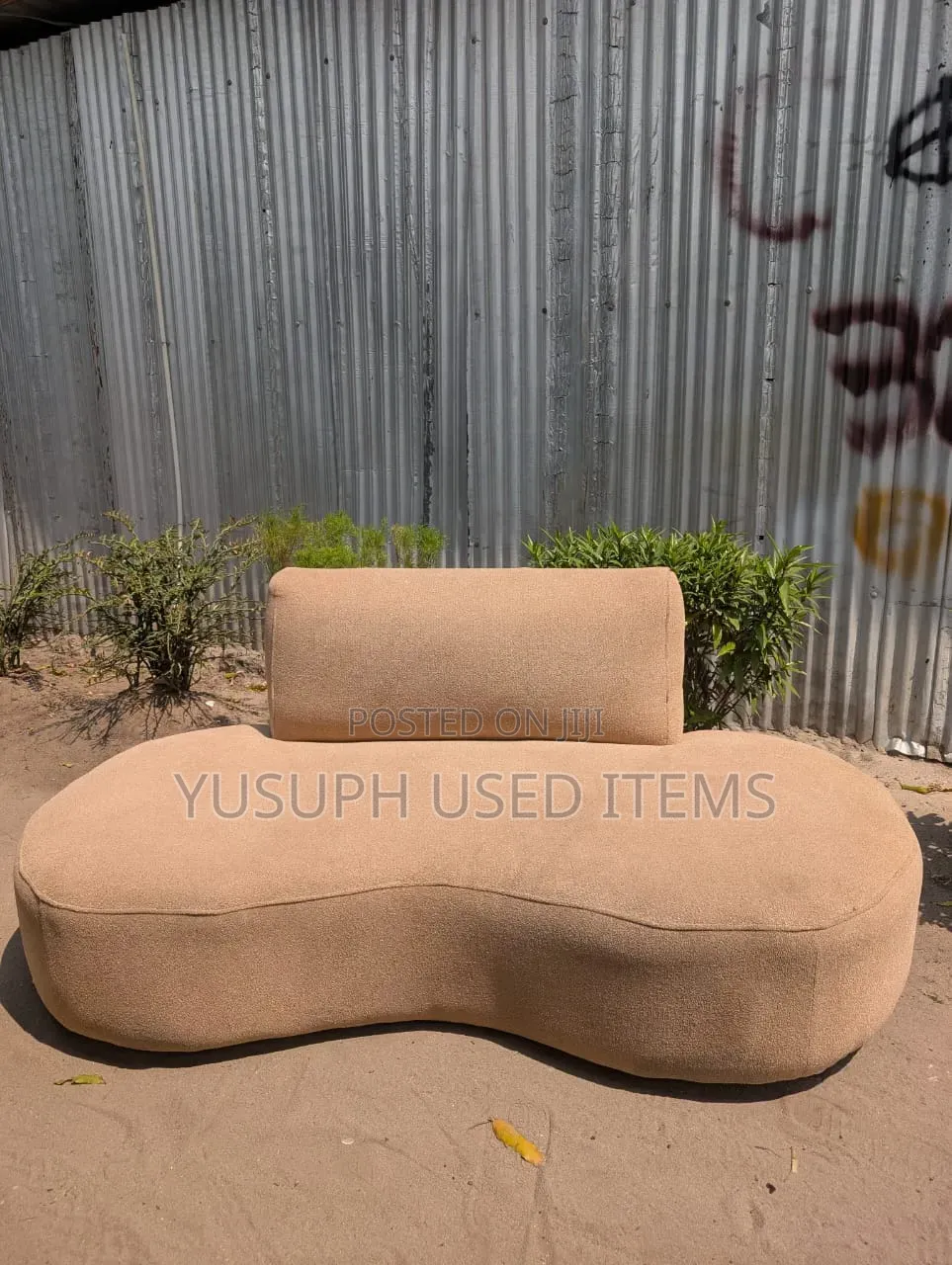 Sofa Watu Wawili // Spring Ja Fibers Zipo //