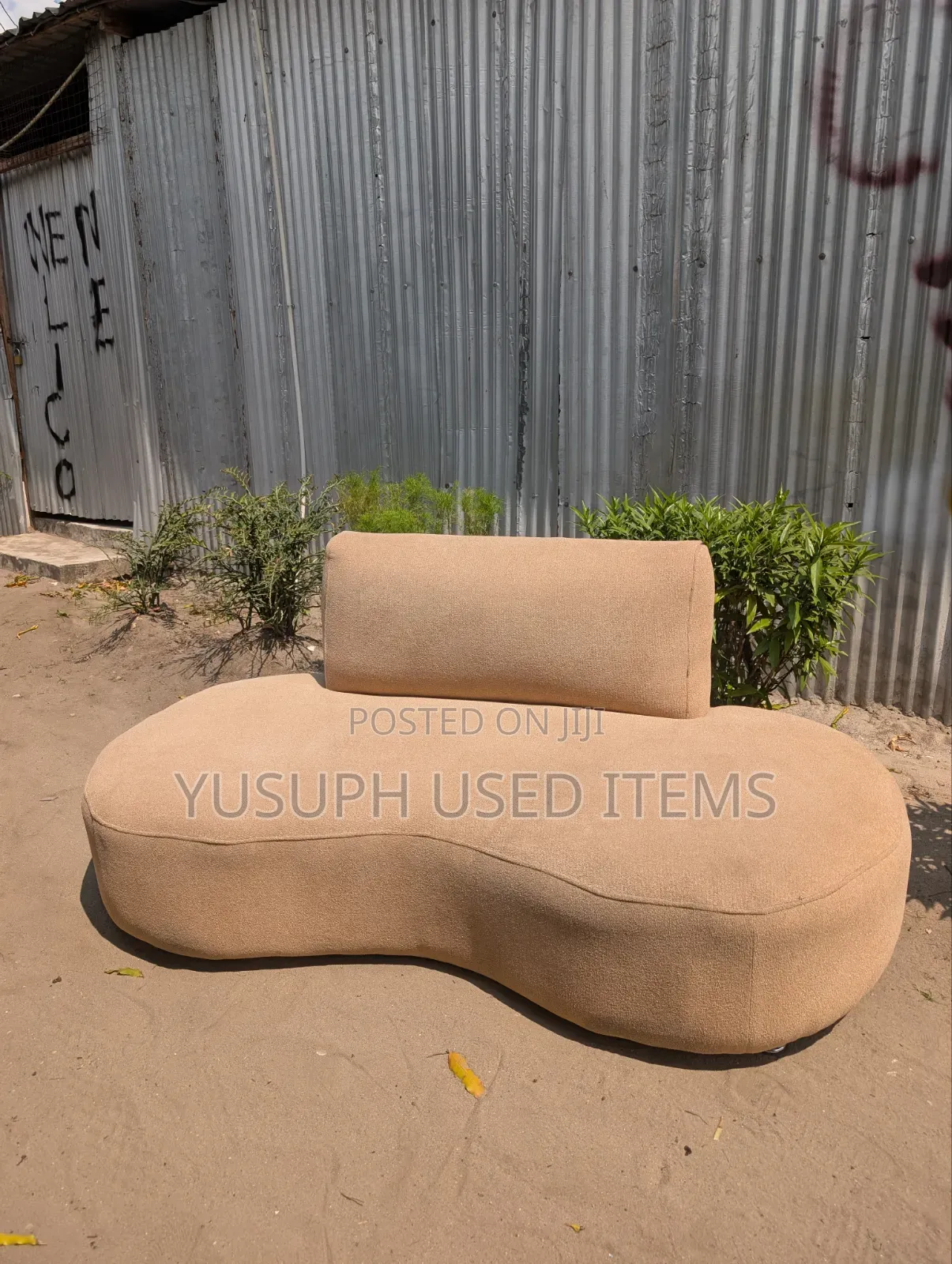 Sofa Watu Wawili // Spring Ja Fibers Zipo //