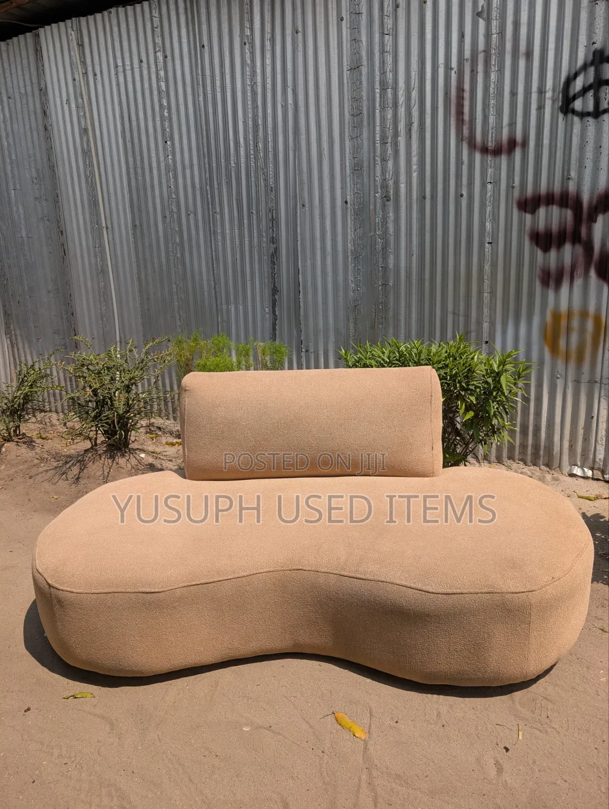 Sofa Watu Wawili // Spring Ja Fibers Zipo //