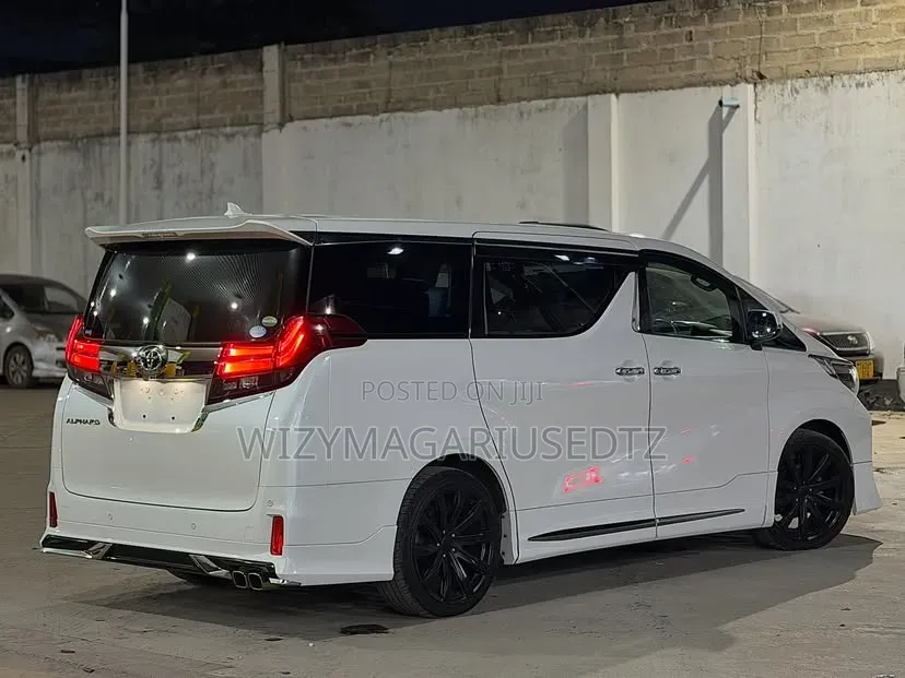 Toyota Alphard 2017 White