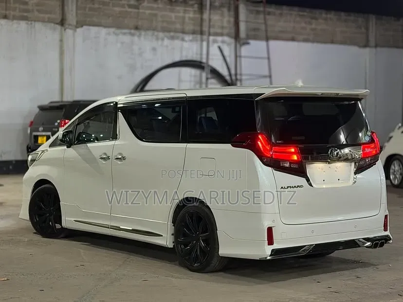 Toyota Alphard 2017 White