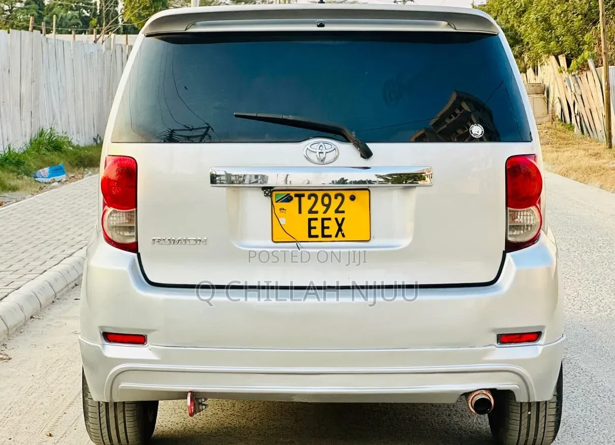 Toyota Corolla Rumion 2008 White