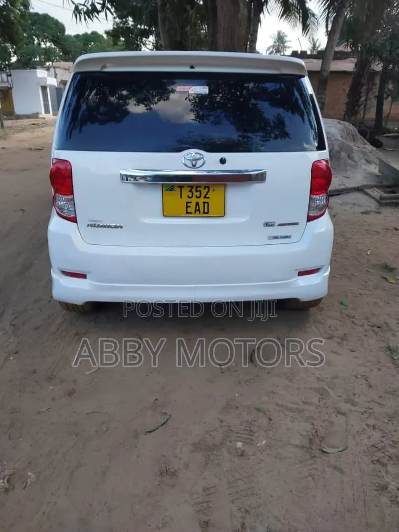 Toyota Corolla Rumion 2015 White