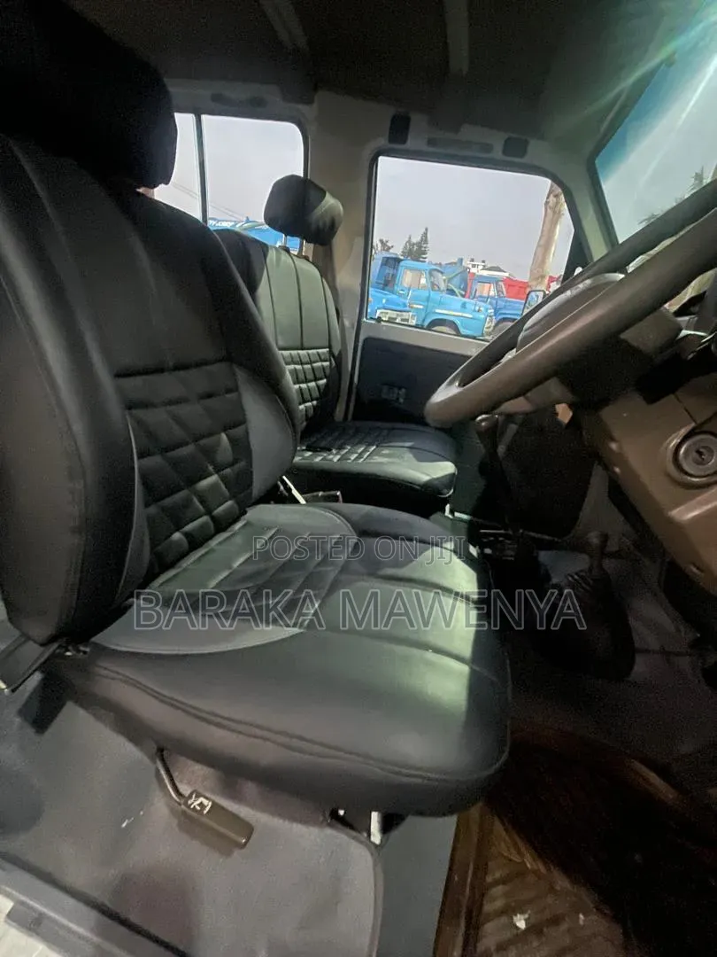 Toyota Land Cruiser 2001 White