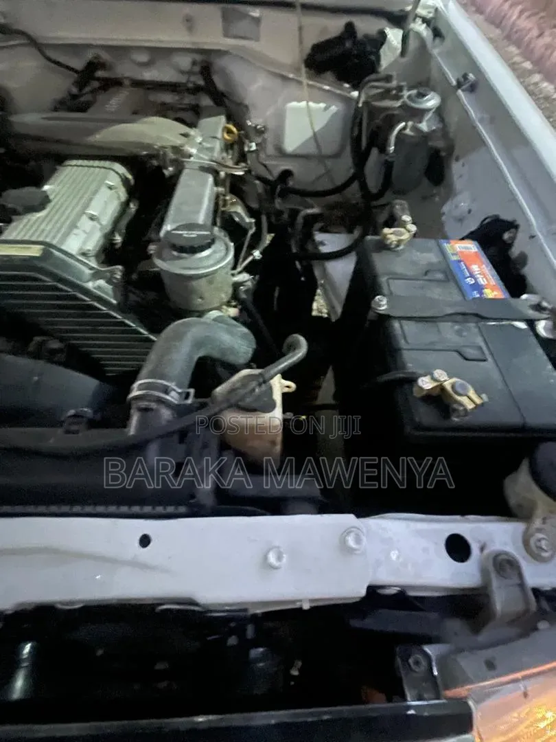 Toyota Land Cruiser 2001 White