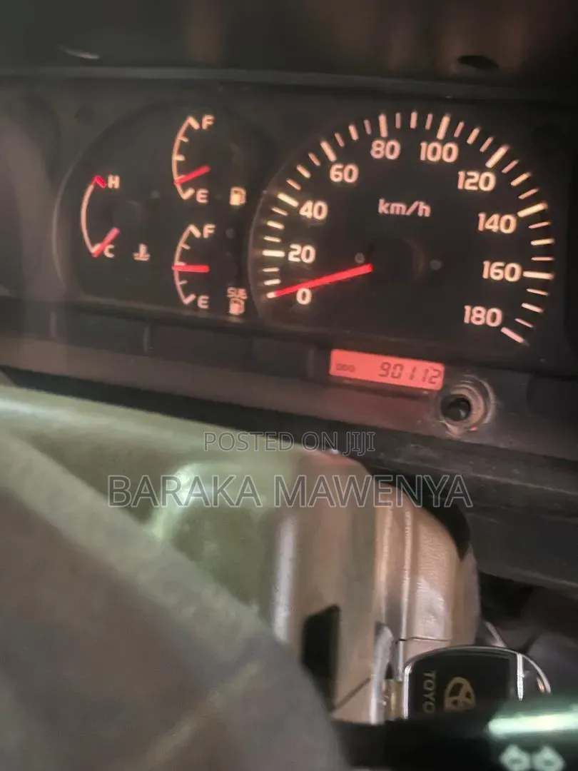 Toyota Land Cruiser 2001 White