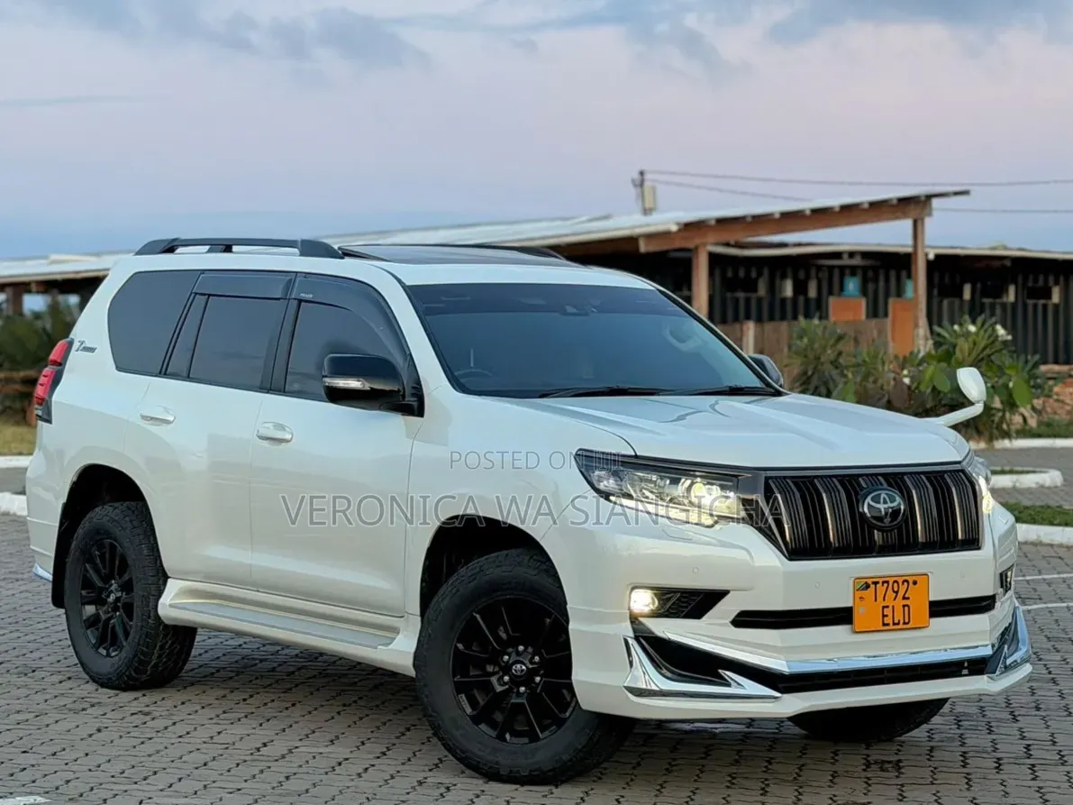 Toyota Land Cruiser Prado 2025 White
