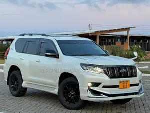 Toyota Land Cruiser Prado 2025 White