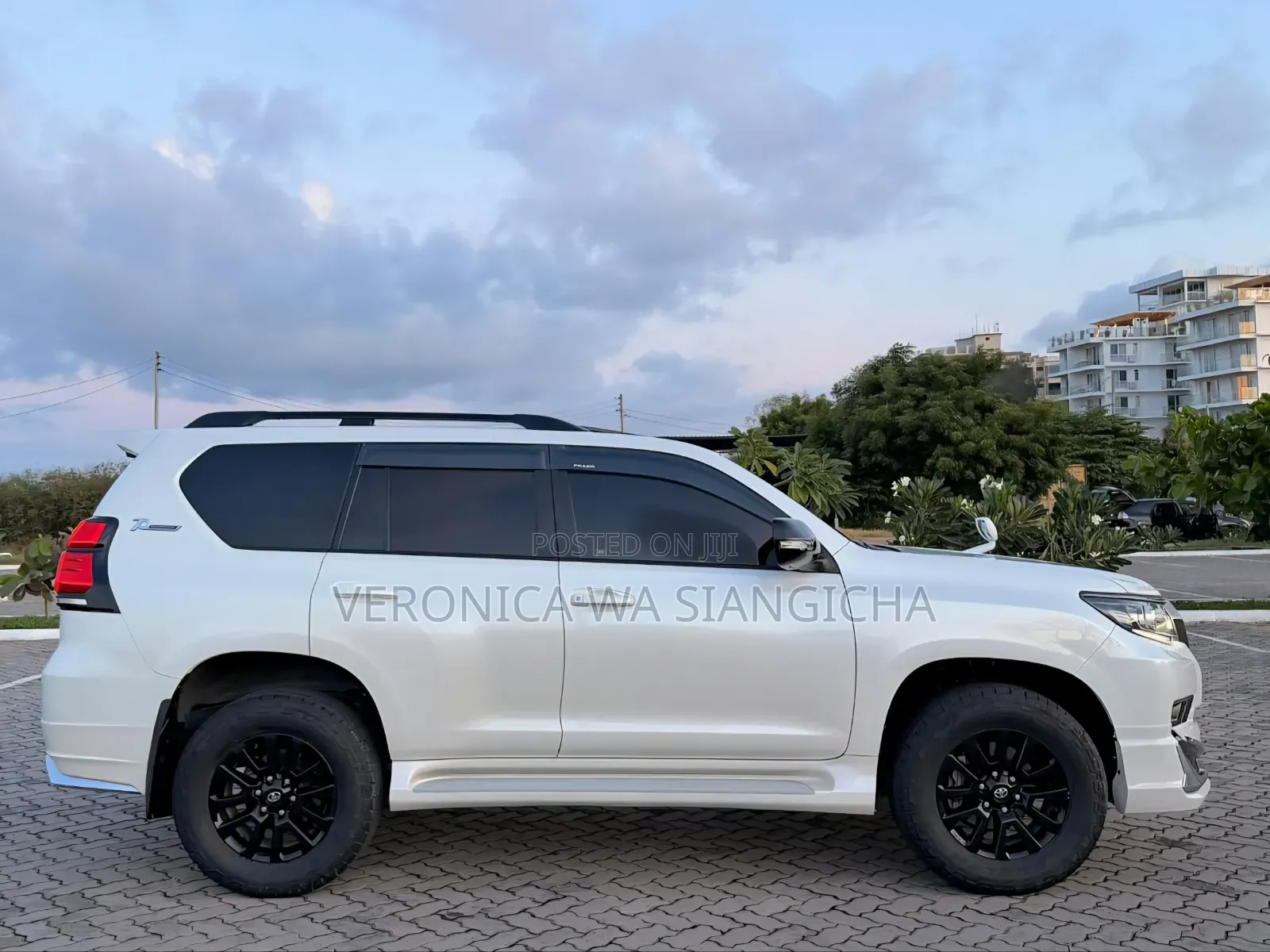 Toyota Land Cruiser Prado 2025 White