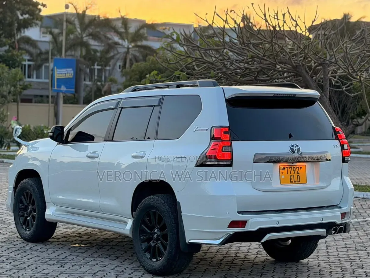 Toyota Land Cruiser Prado 2025 White