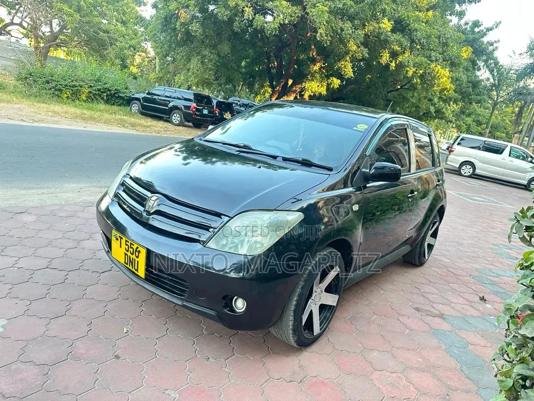 Toyota IST 2004 Black