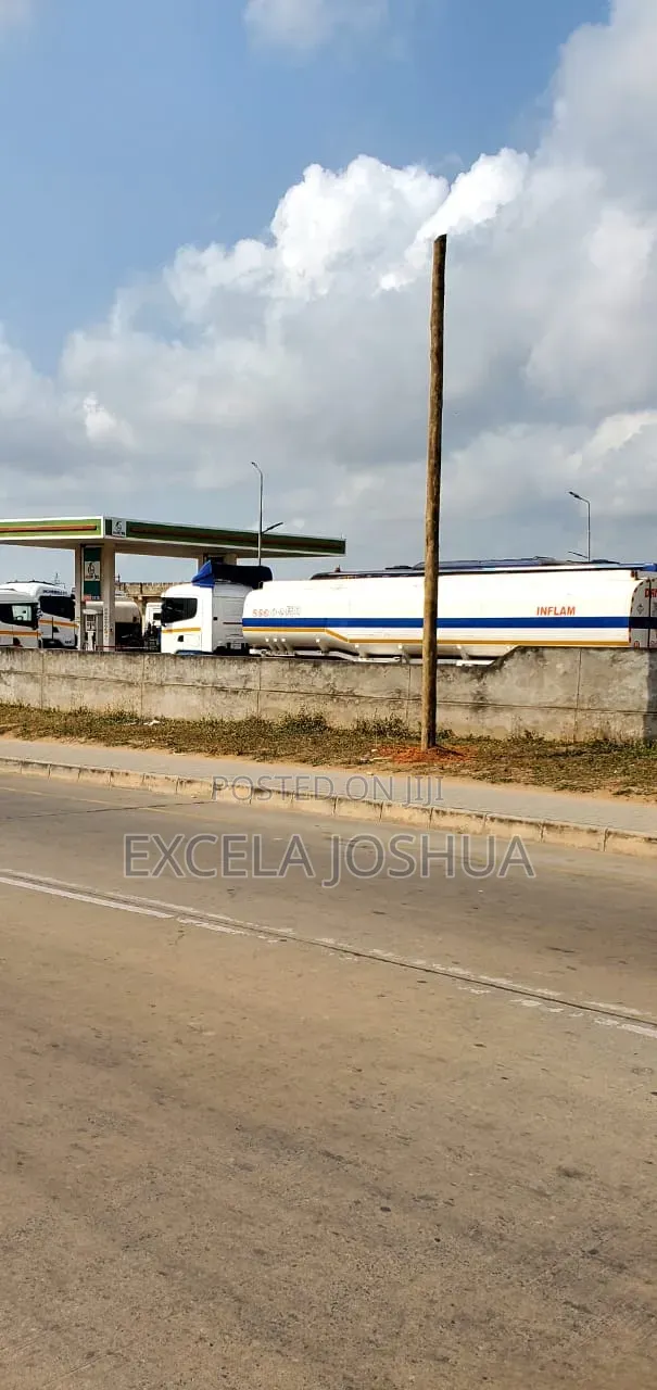 Eneo Limegusa Barabara Ya Lami Linauzwa Tabata Maji Chumvi