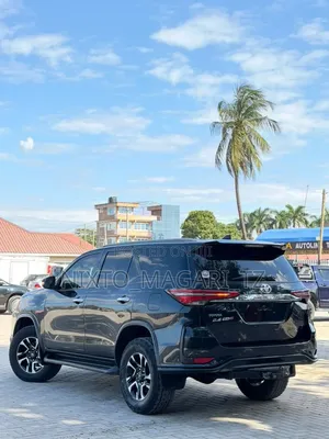 Toyota Fortuner 2018 Black