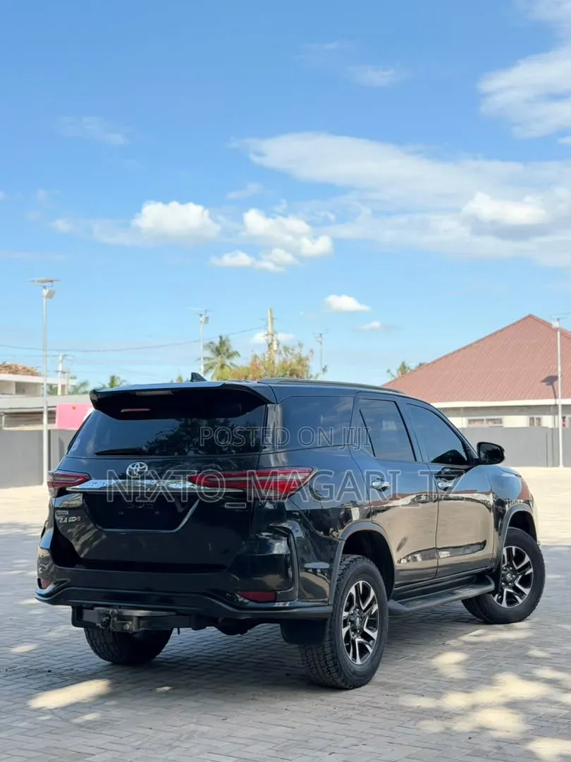 Toyota Fortuner 2018 Black