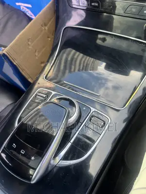 Mercedes-Benz C200 2019 Red