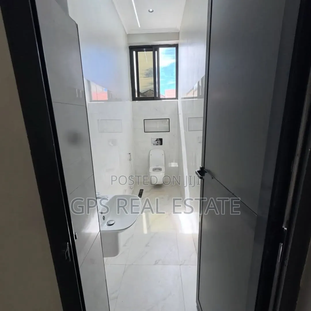 6bdrm House in Mbweni Jkt, Kinondoni for sale