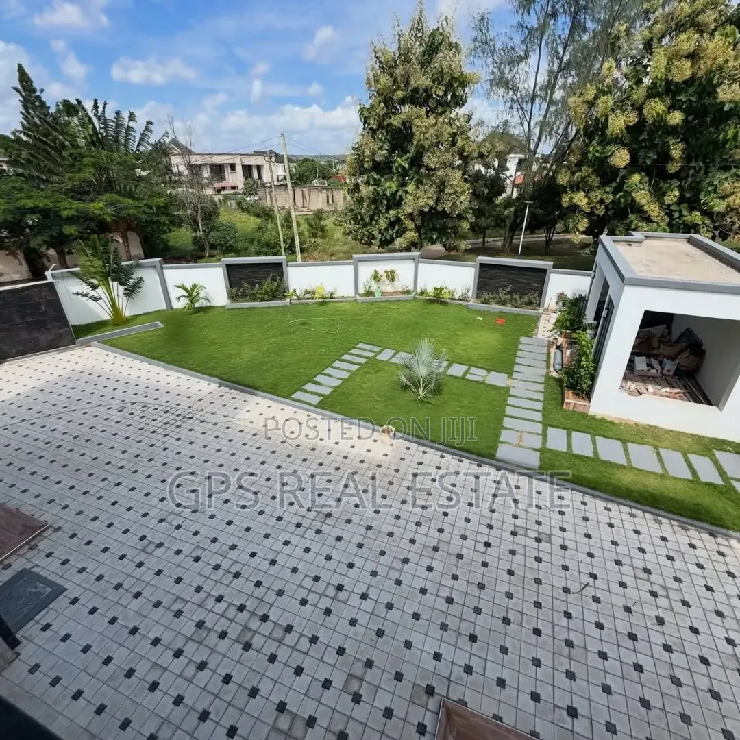 6bdrm House in Mbweni Jkt, Kinondoni for sale