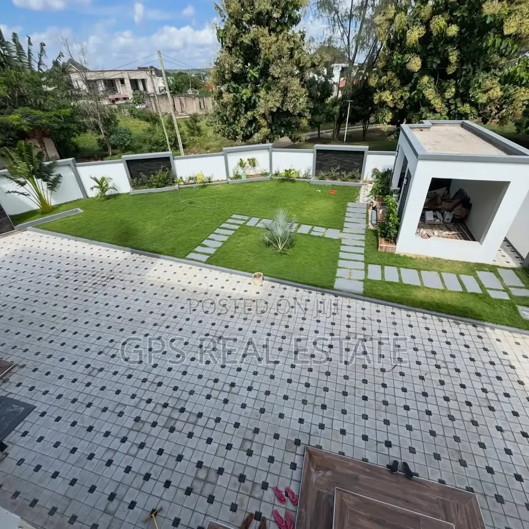 6bdrm House in Mbweni Jkt, Kinondoni for sale