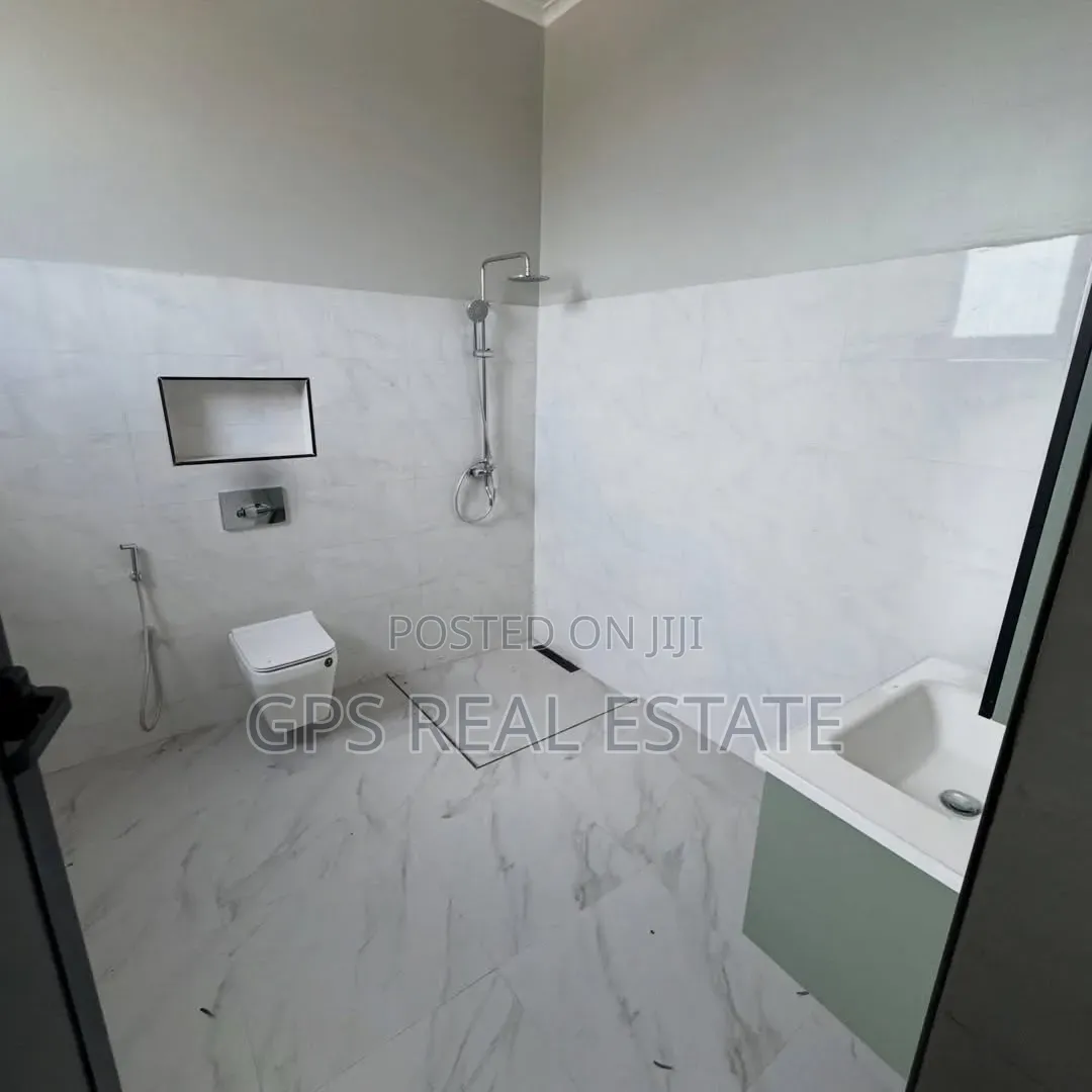6bdrm House in Mbweni Jkt, Kinondoni for sale