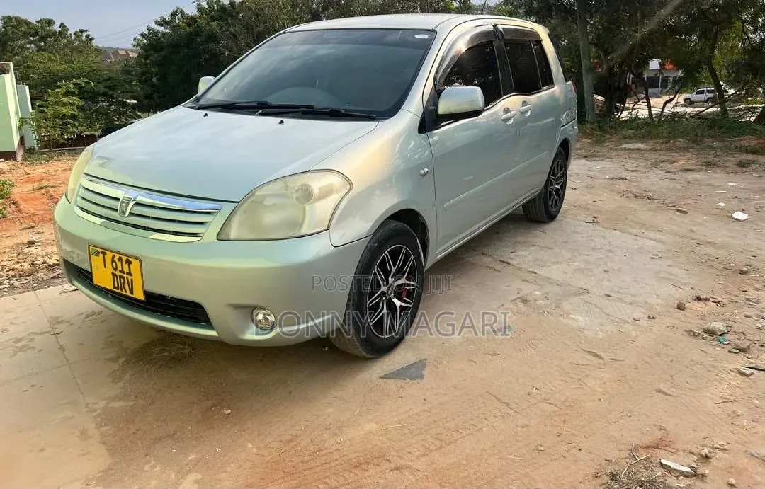 Toyota Raum 2005 Blue