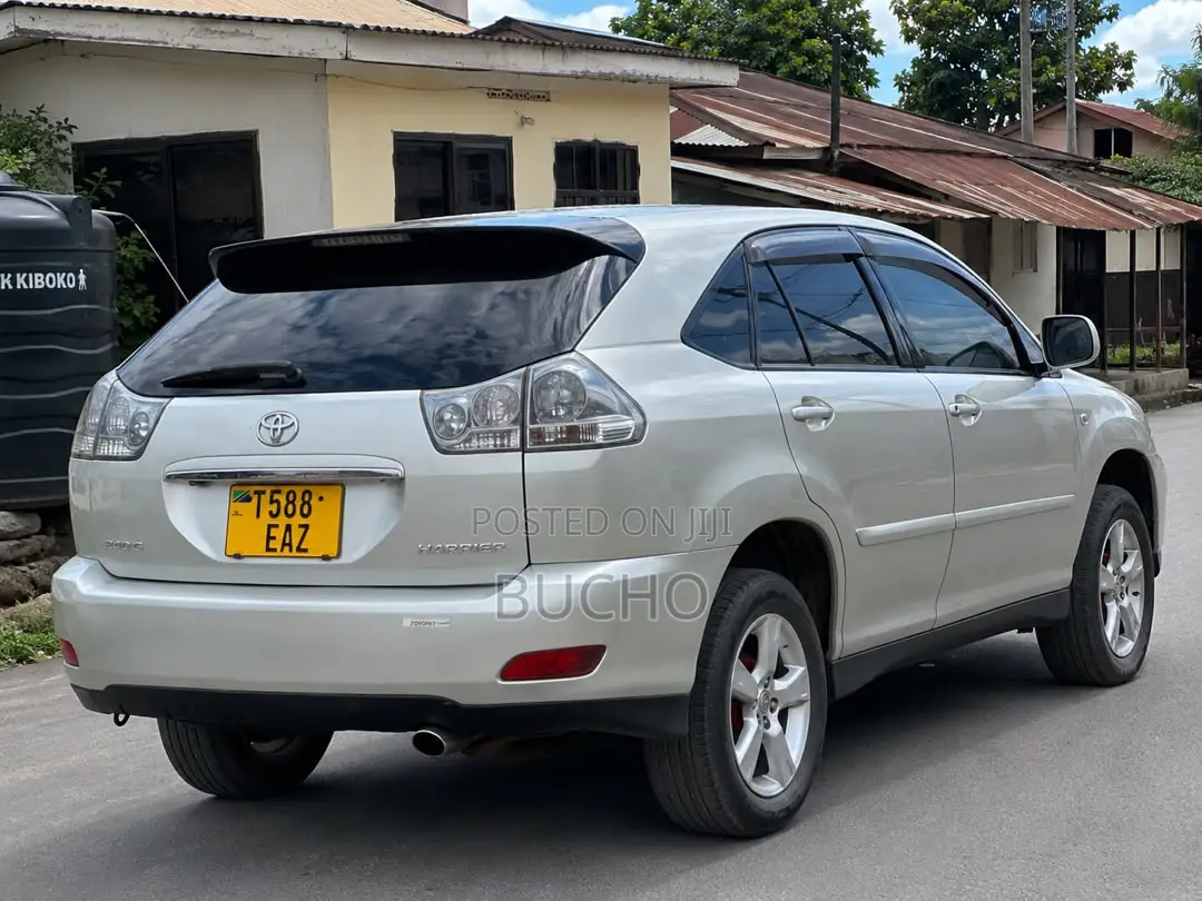 Toyota Harrier 2005 Gold