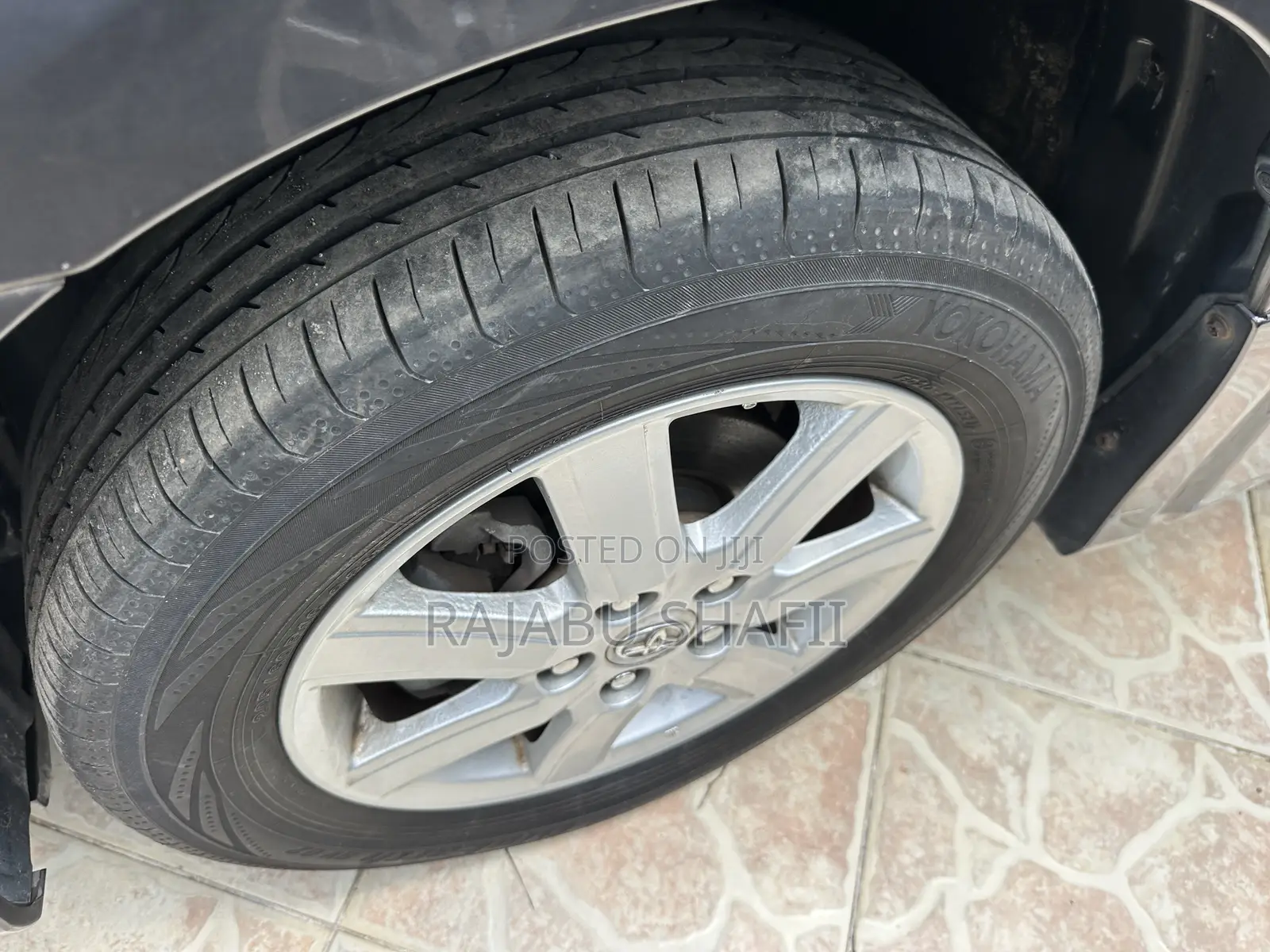 Toyota Noah 2.0 143hp AWD (7 Seater) 2011 Gray