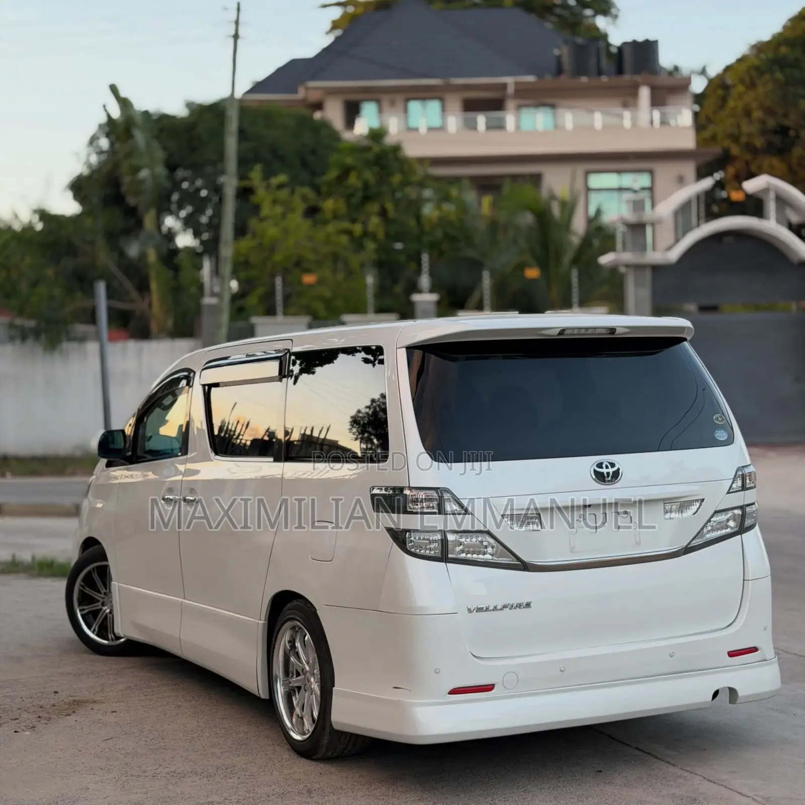Toyota Vellfire 2011 White
