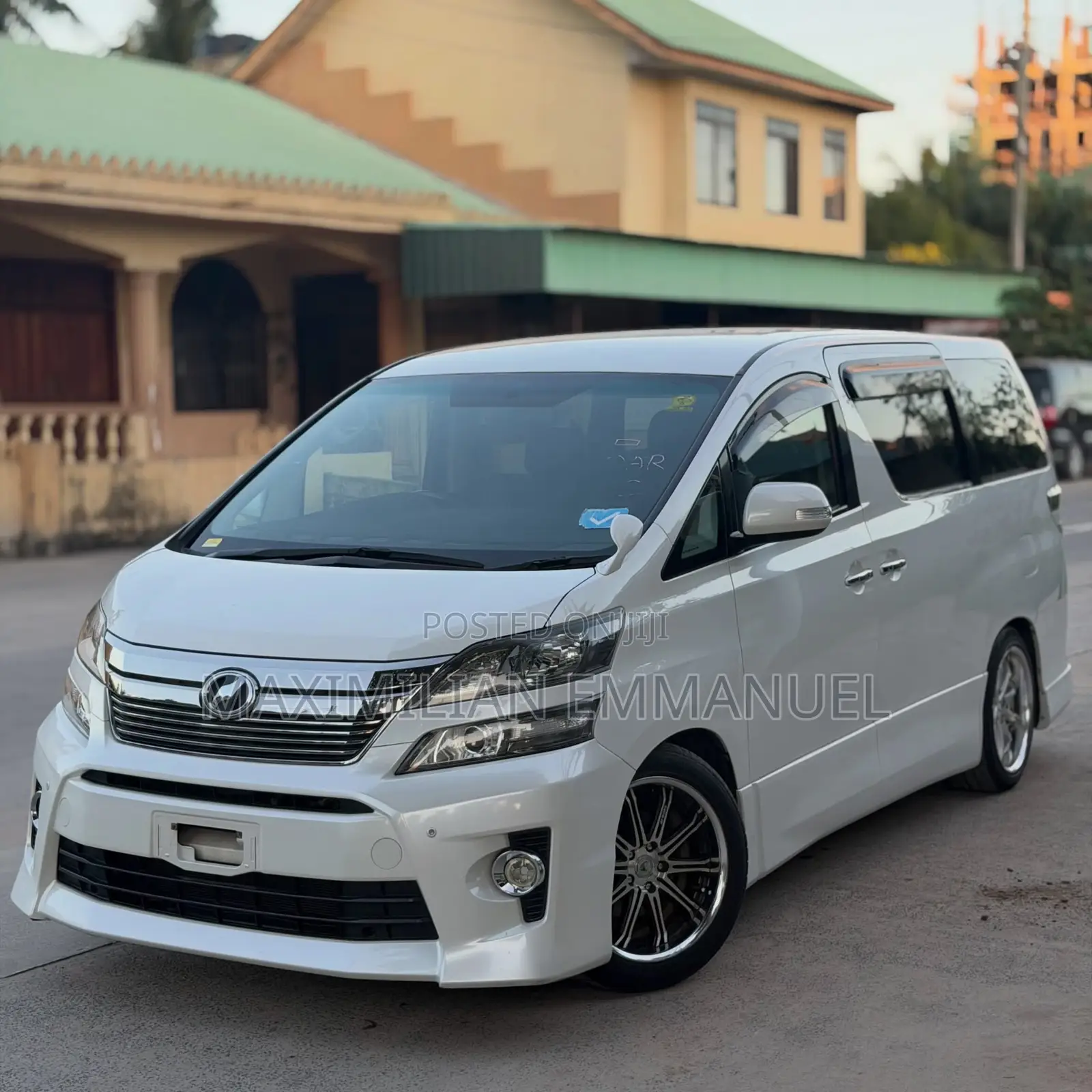 Toyota Vellfire 2011 White