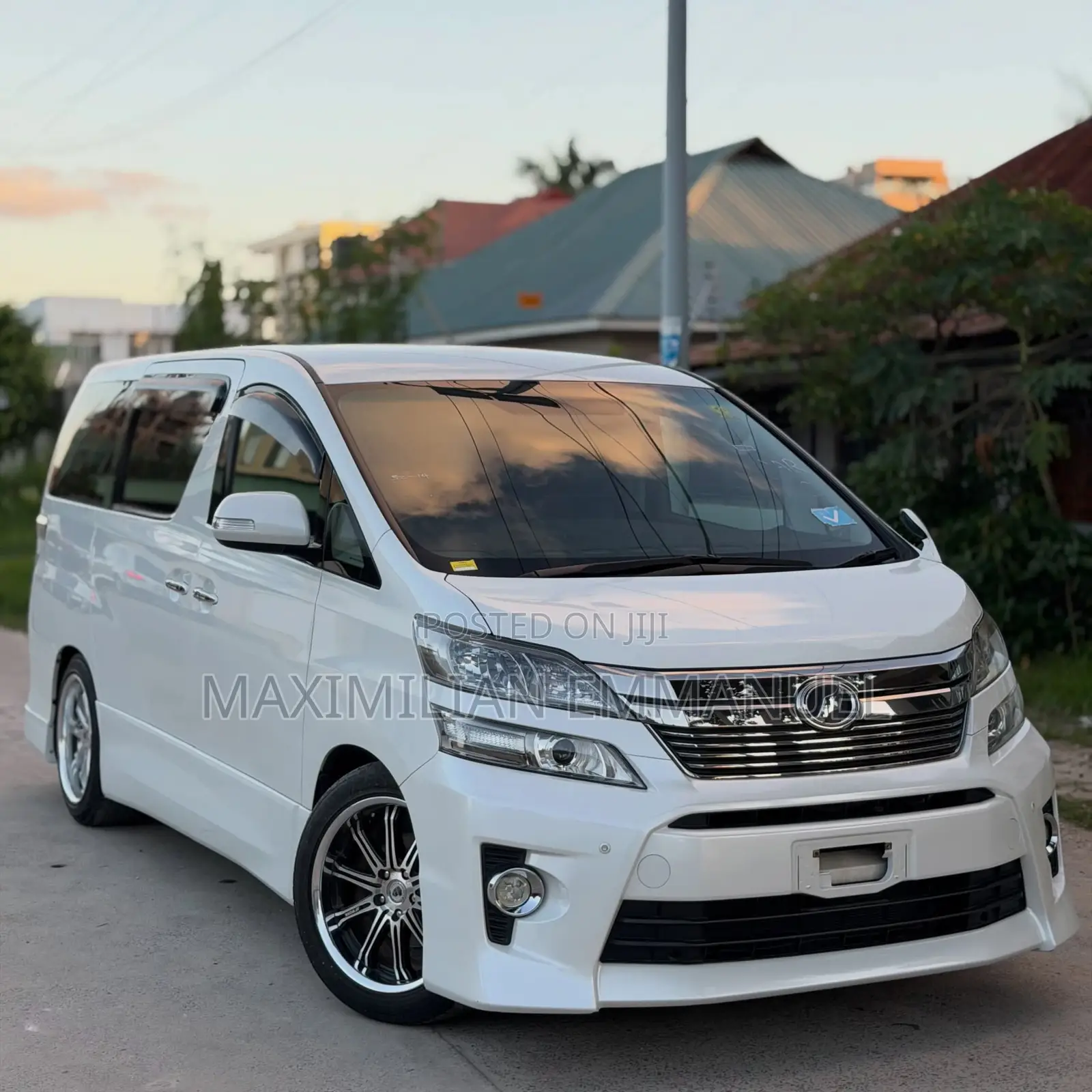 Toyota Vellfire 2011 White