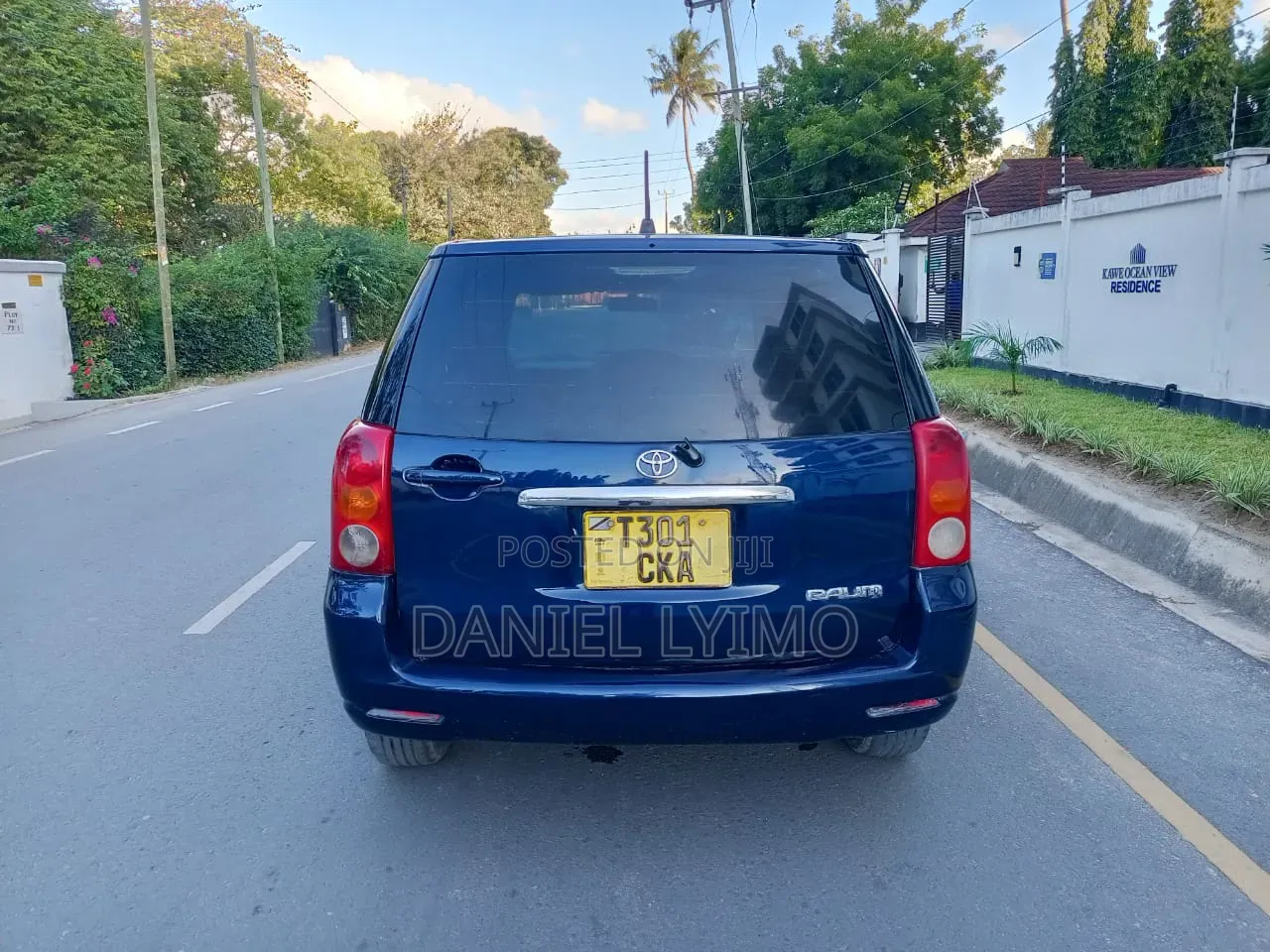 Toyota Raum 2003 Blue