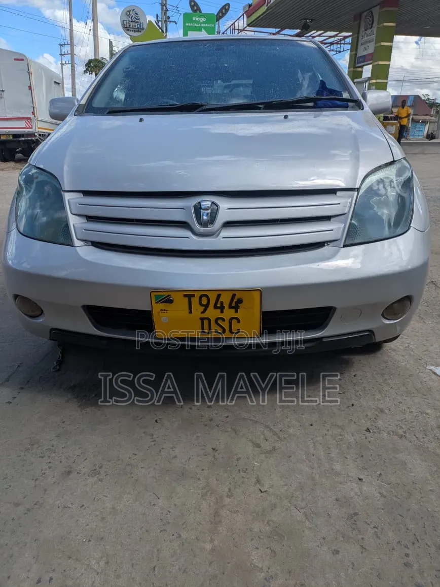 Toyota IST 2005 Silver