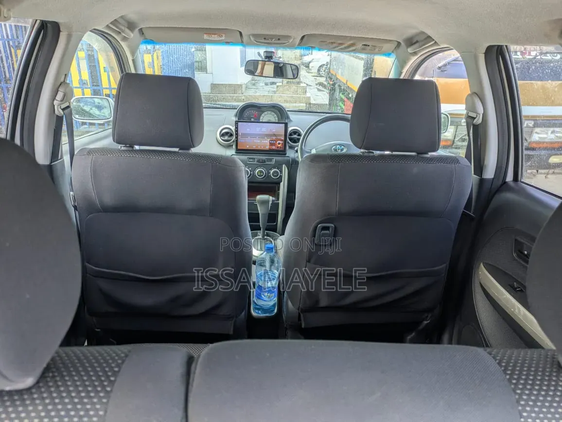 Toyota IST 2005 Silver