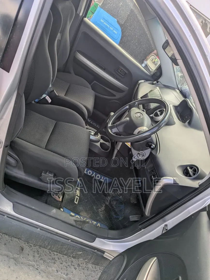Toyota IST 2005 Silver