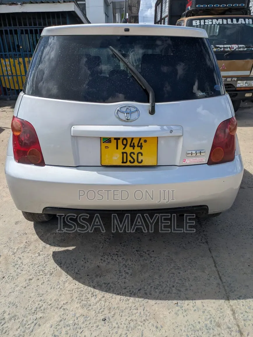 Toyota IST 2005 Silver