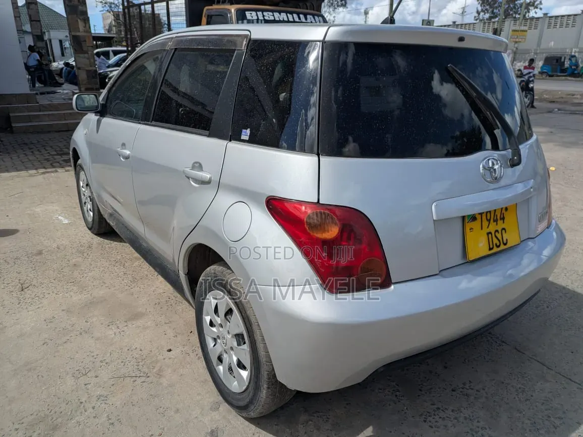 Toyota IST 2005 Silver