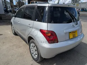 Toyota IST 2005 Silver