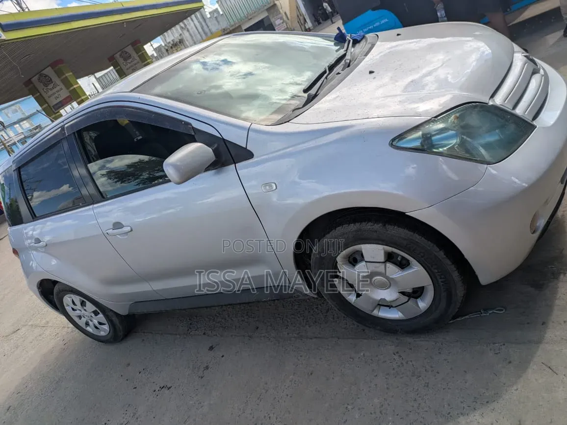 Toyota IST 2005 Silver