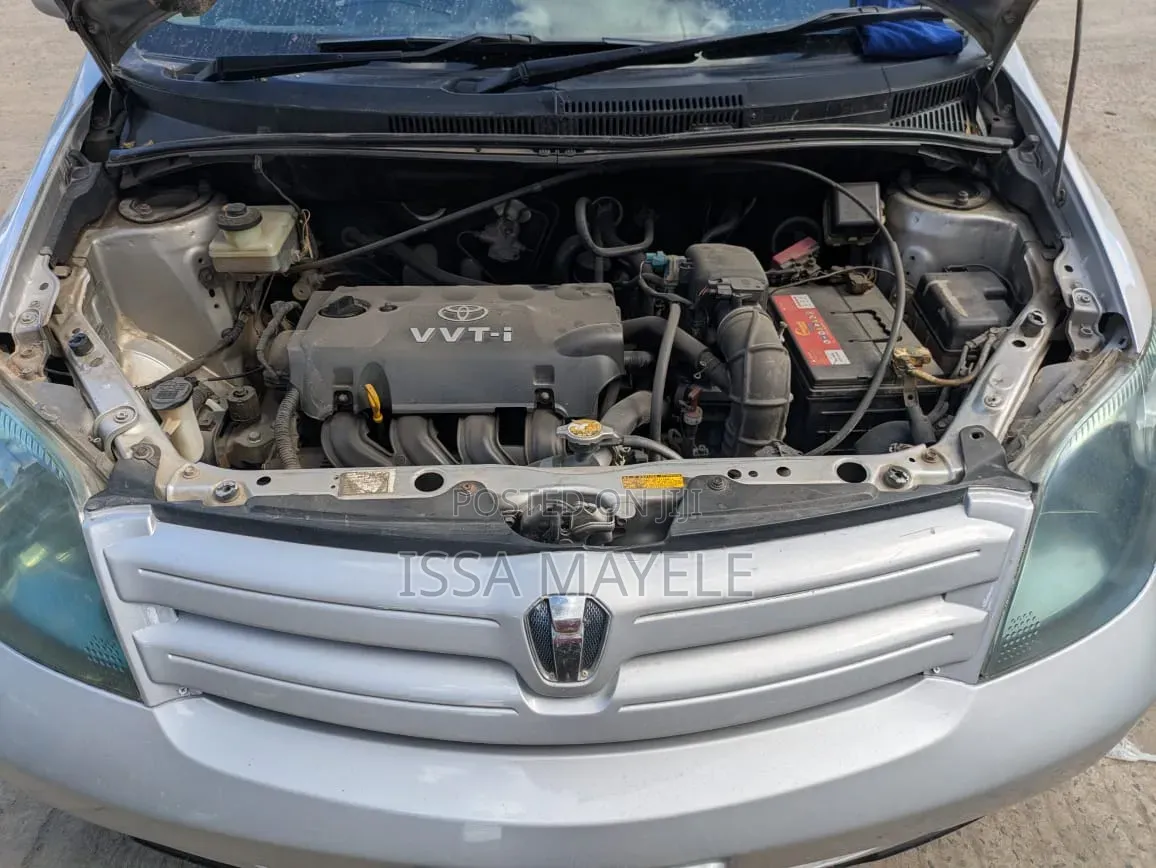 Toyota IST 2005 Silver