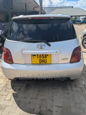 Toyota IST 2004 Silver