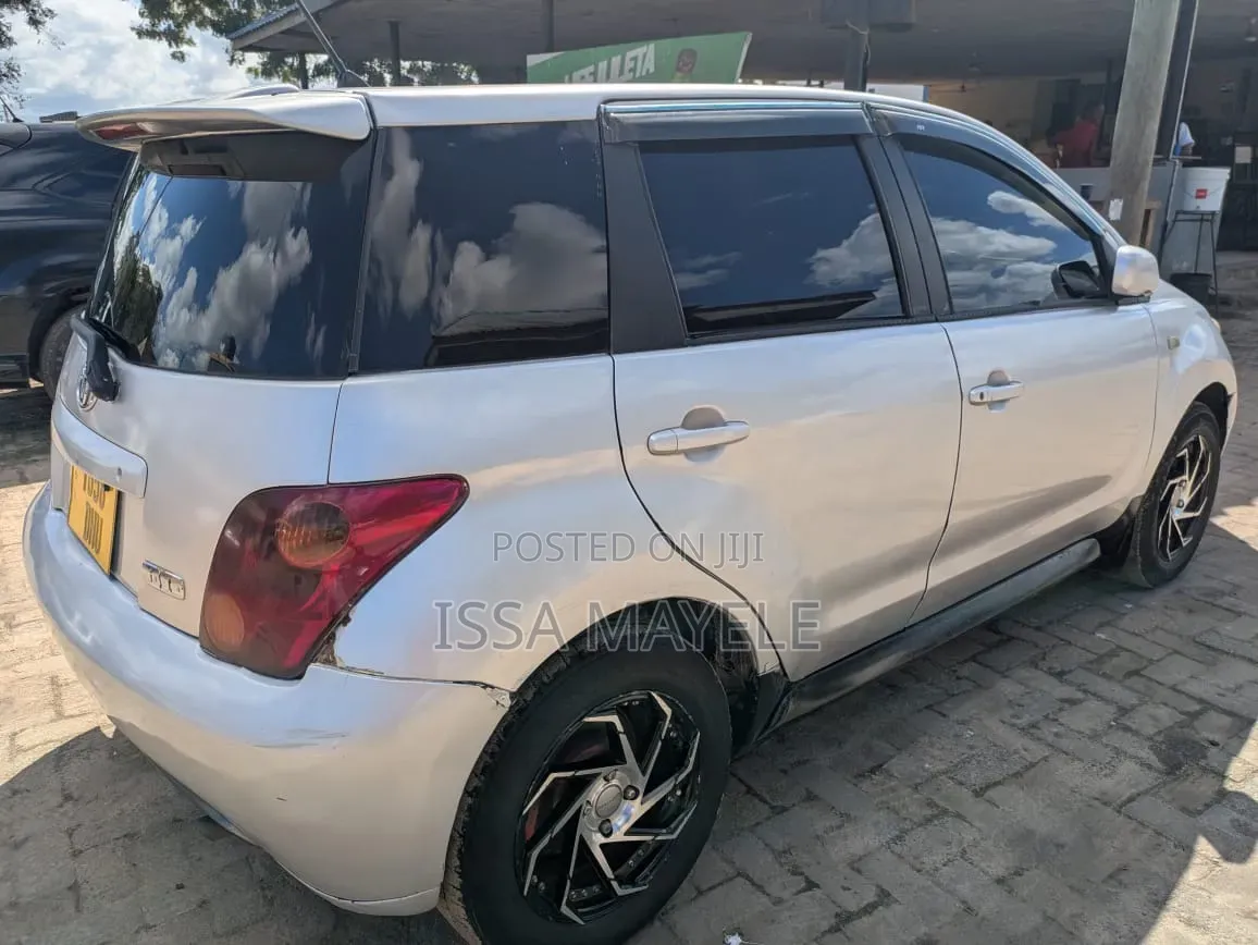 Toyota IST 2004 Silver