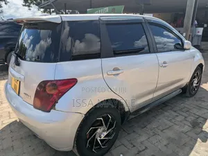 Toyota IST 2004 Silver