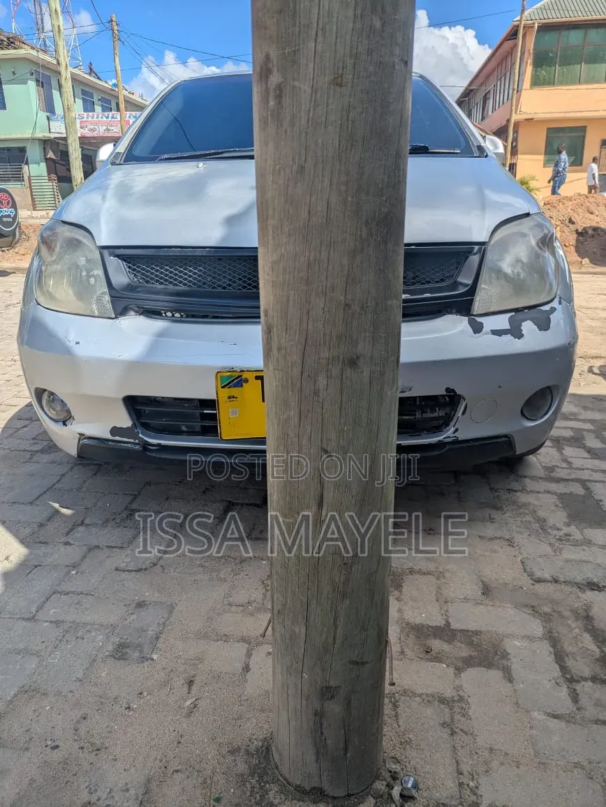 Toyota IST 2004 Silver