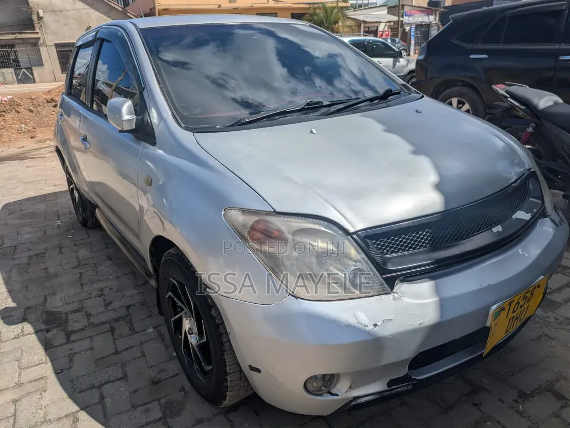 Toyota IST 2004 Silver