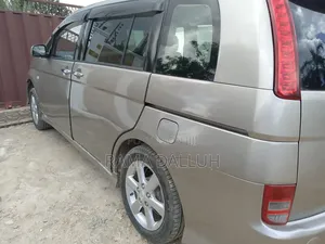 Toyota ISIS 2007 Beige