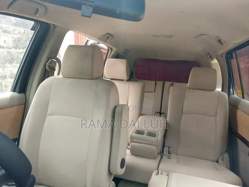 Toyota ISIS 2007 Beige