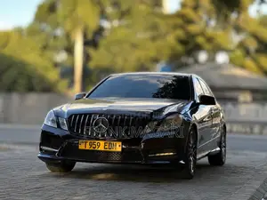 Mercedes-Benz E200 2012 Maroon