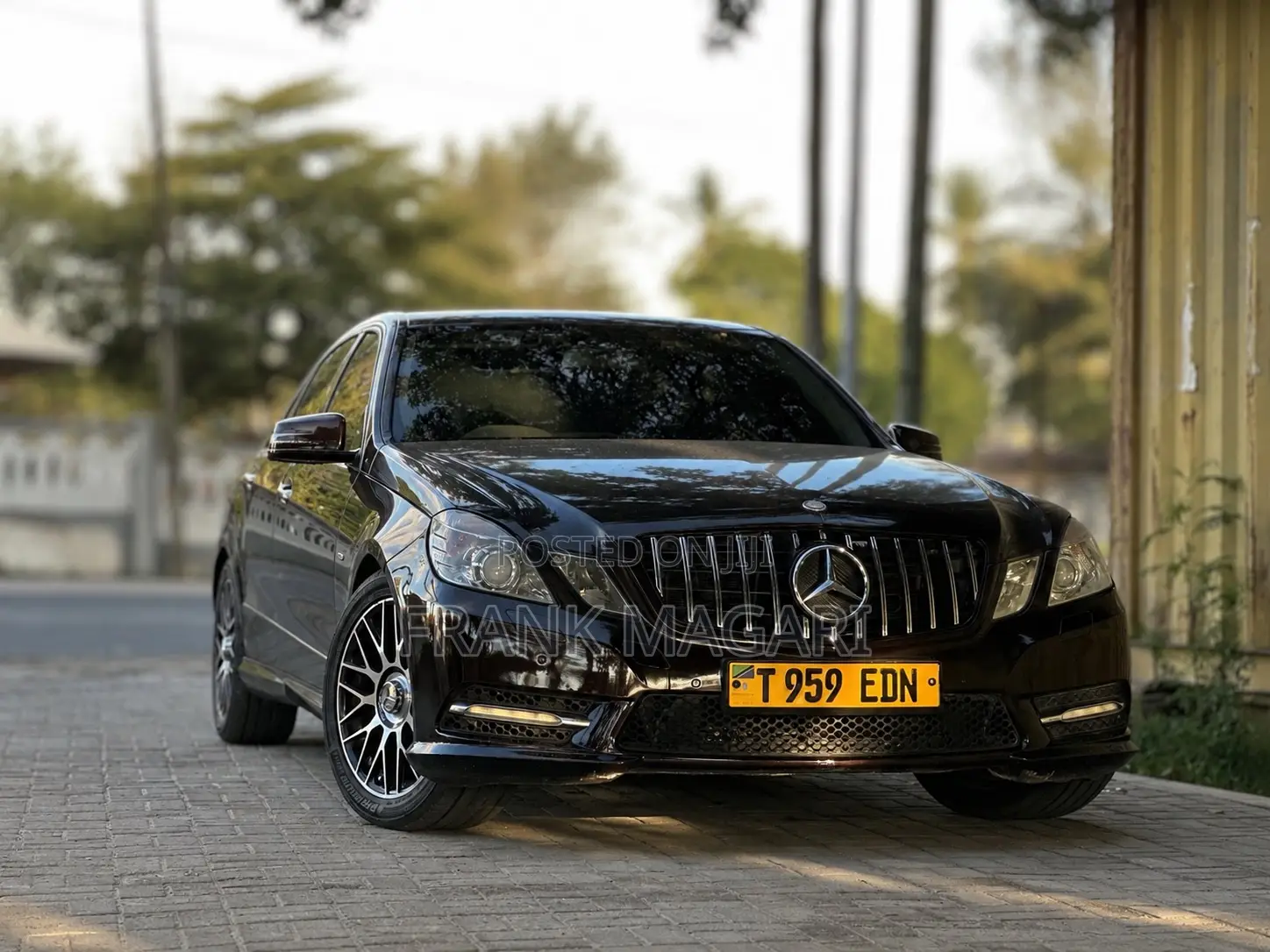 Mercedes-Benz E200 2012 Maroon