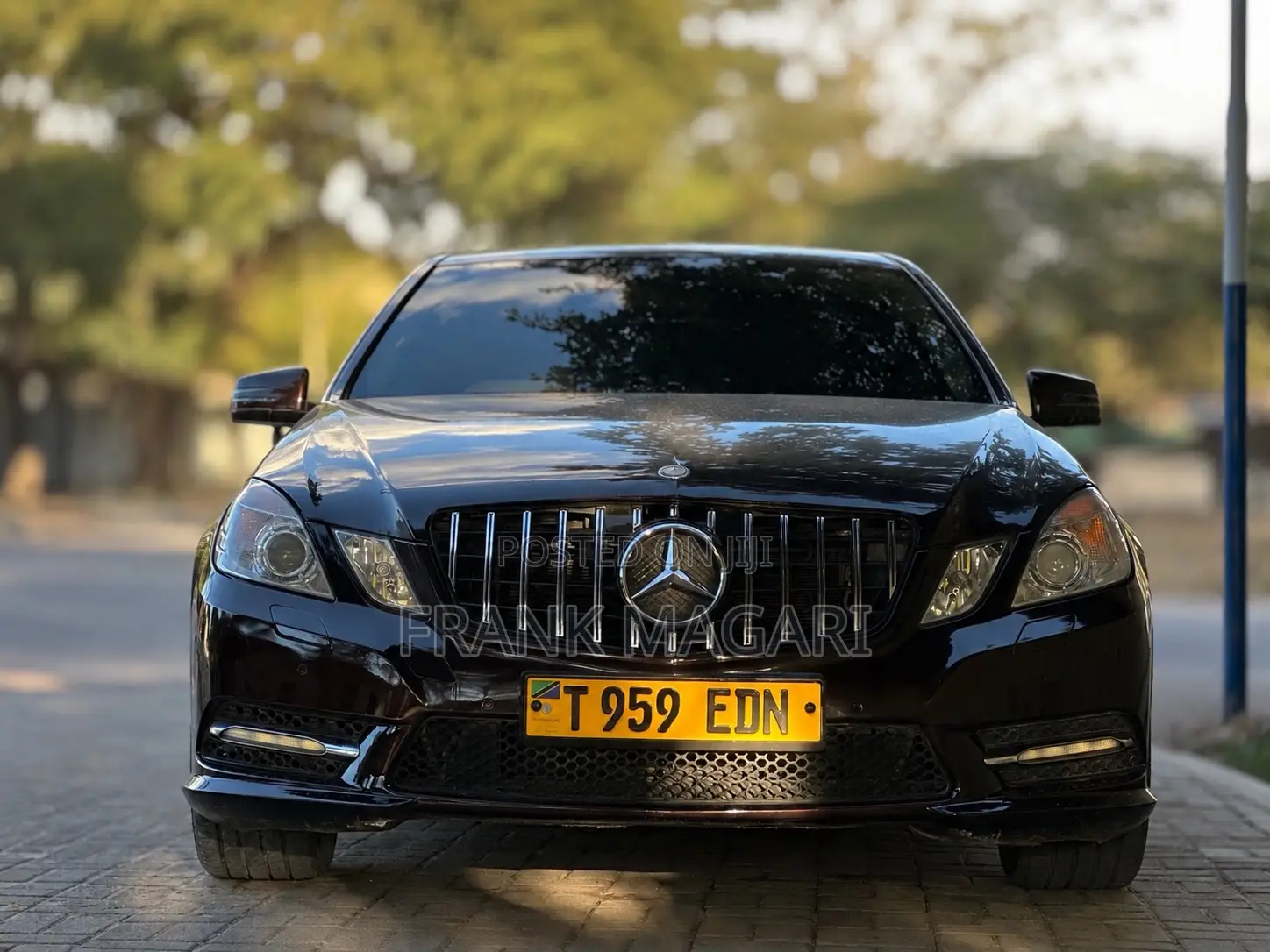 Mercedes-Benz E200 2012 Maroon