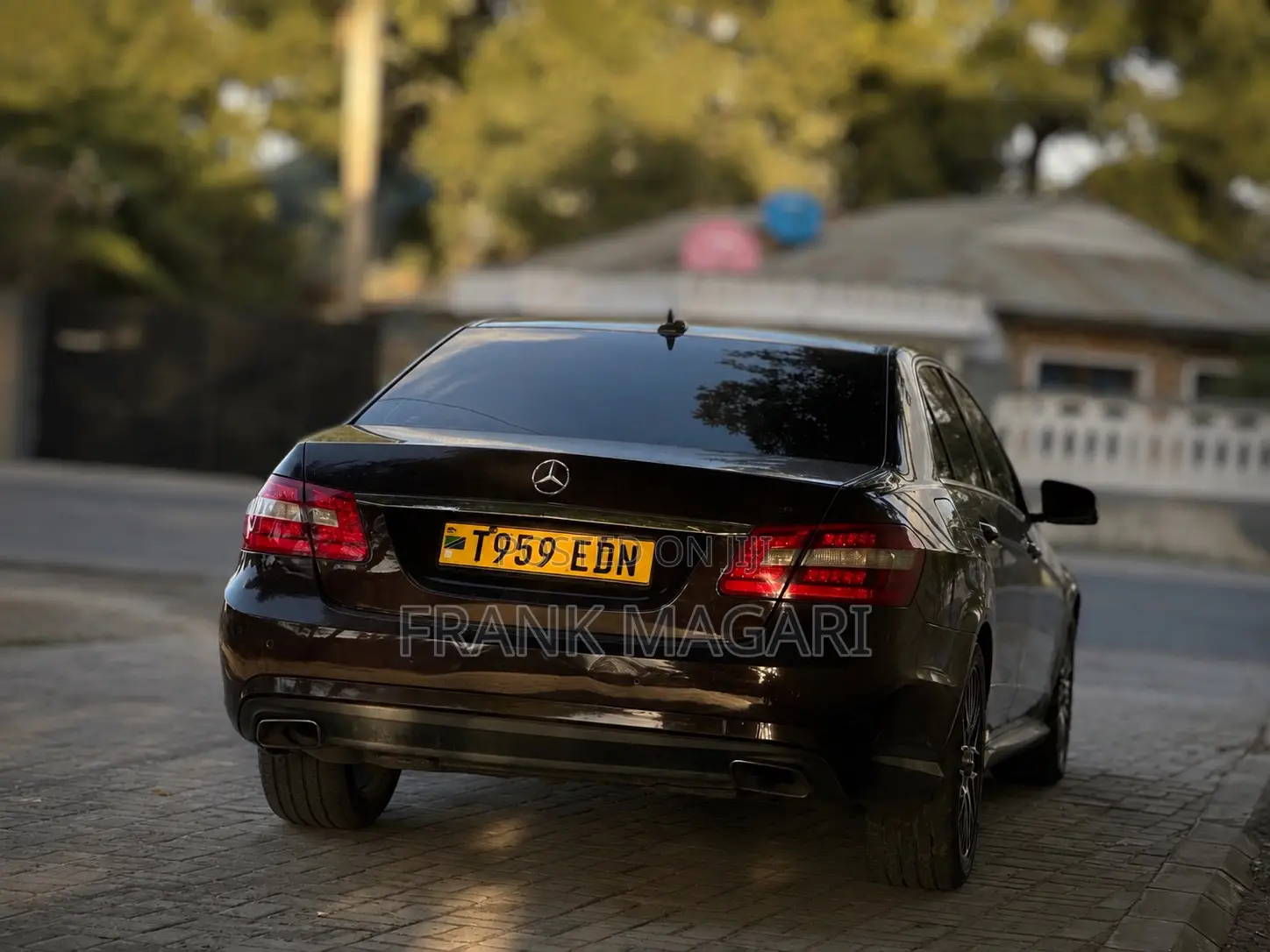 Mercedes-Benz E200 2012 Maroon