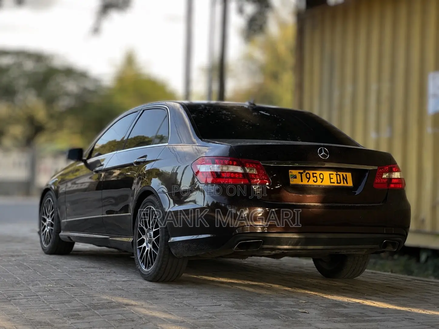 Mercedes-Benz E200 2012 Maroon